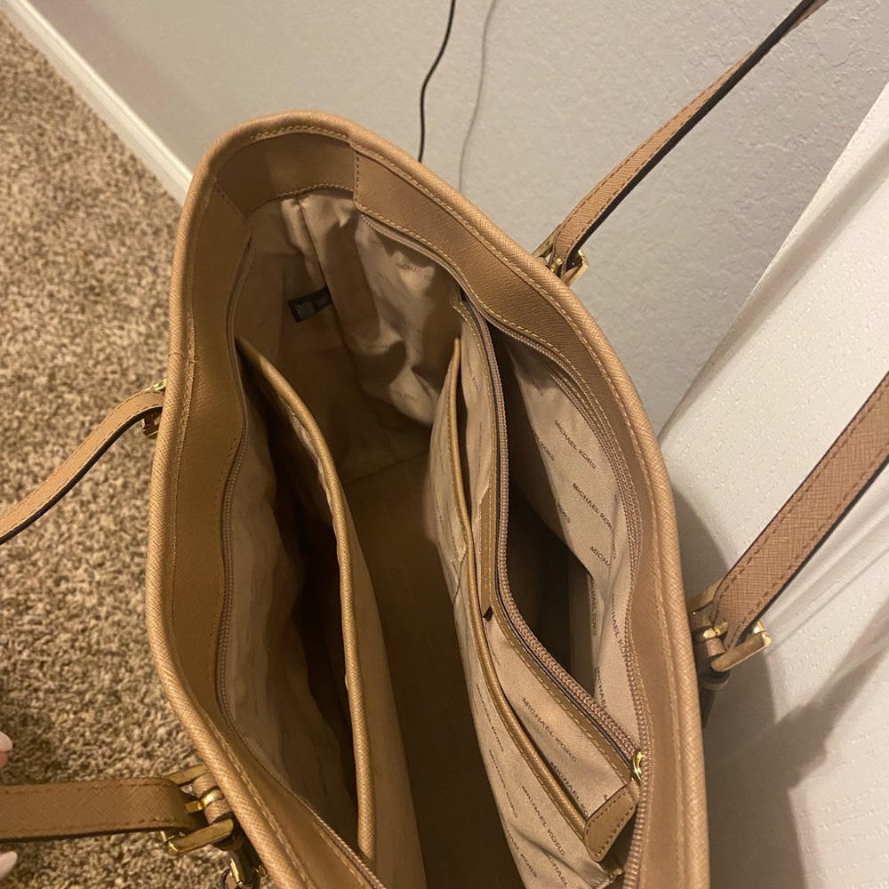 Michael Kors brown purse - Picture 1 of 2